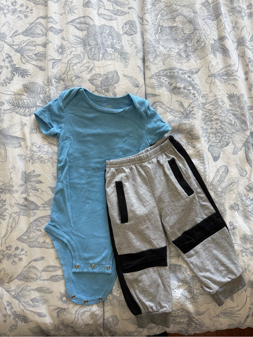 9m OUTFITS BUNDLE BAG